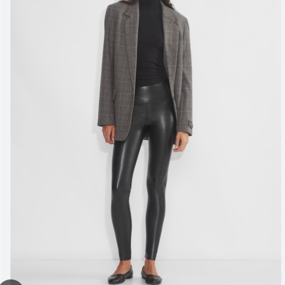 Aritzia Wilfred Free Black Highrise Vegan Leggings Size Extra Small